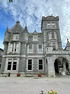 I loved Ardoe House Hotel & Spa, so much, it felt like I was staying in a castle. It was so fun! It's almost its own attraction, complete with it's own highland coos.