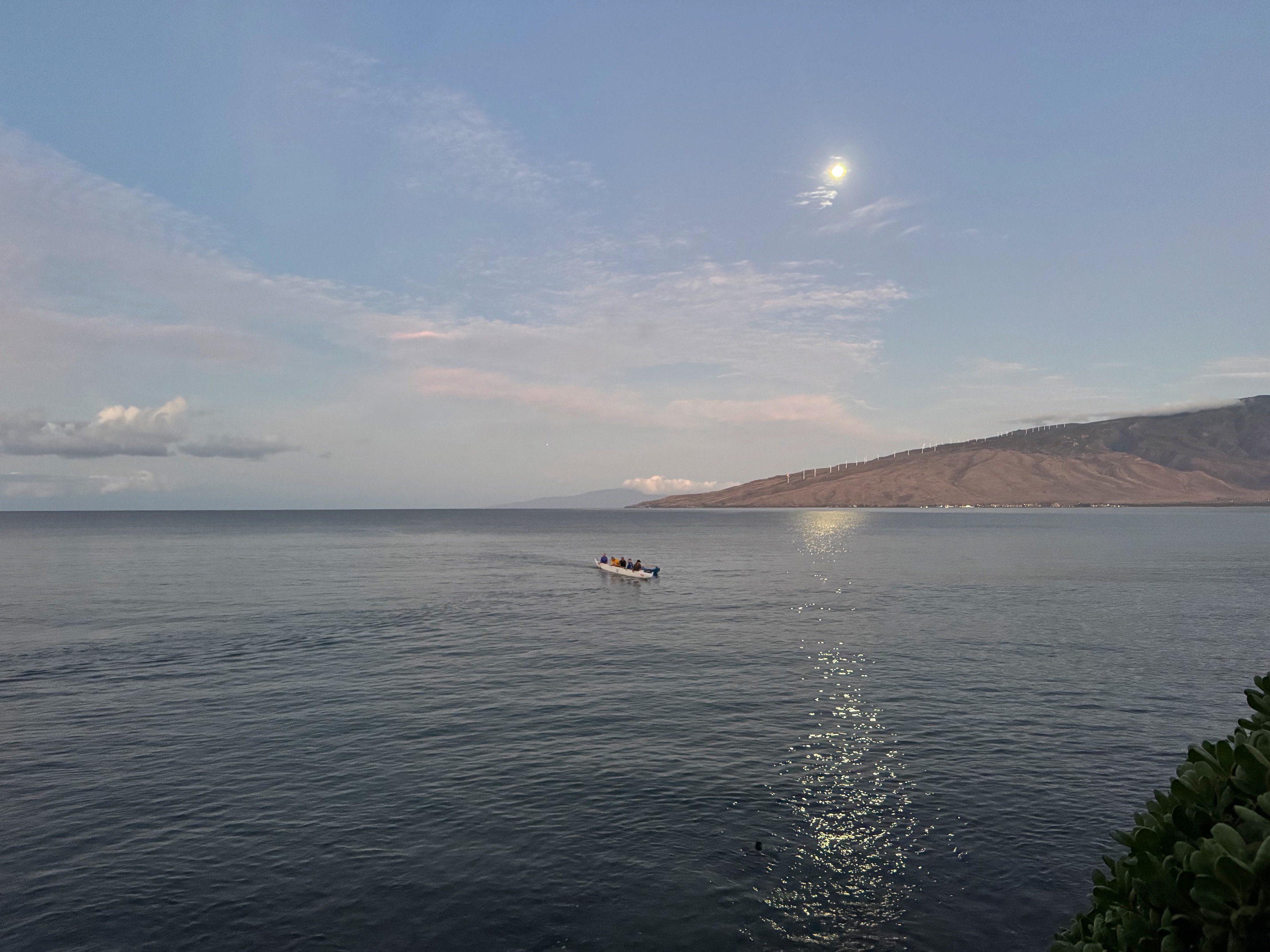 Outrigger under the super moon