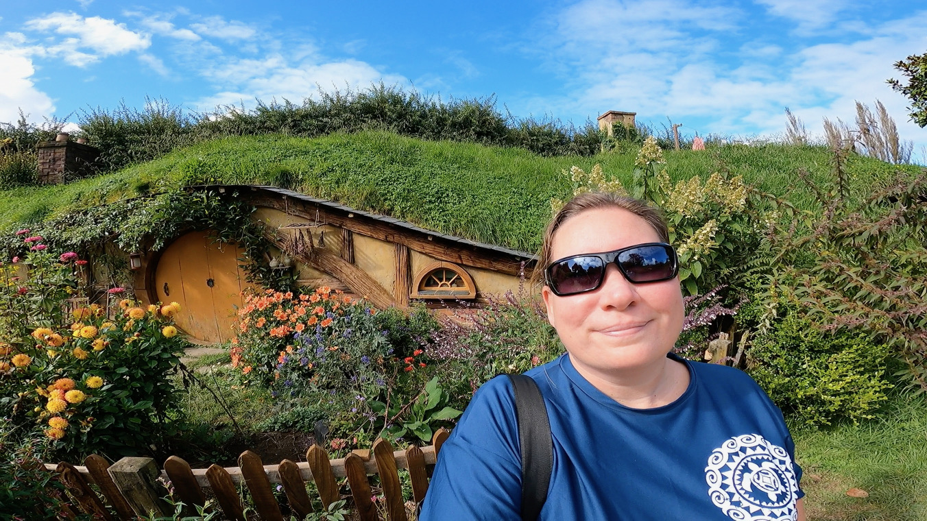 Hobbiton Yellow Door Selfie